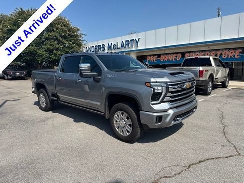 Used 2025 Chevrolet Silverado 2500 High Country w/ Technology Package AWD/4WD image 1