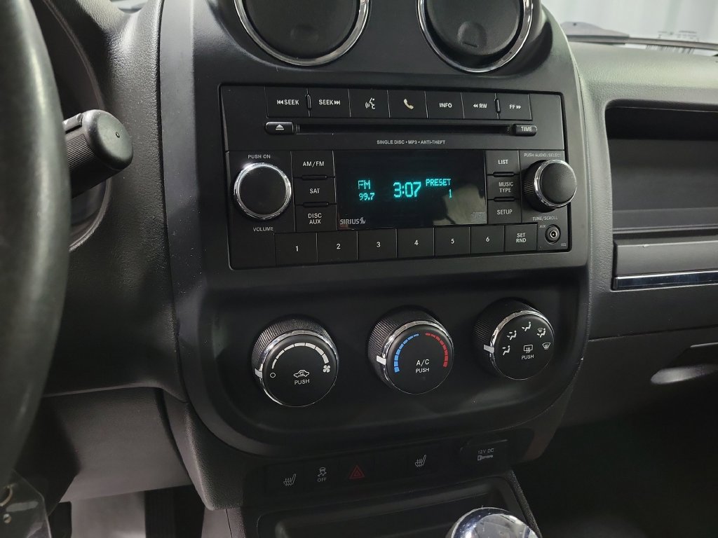 Used 2014 Jeep Patriot Latitude w/ Sun/Sound Group FWD image 19