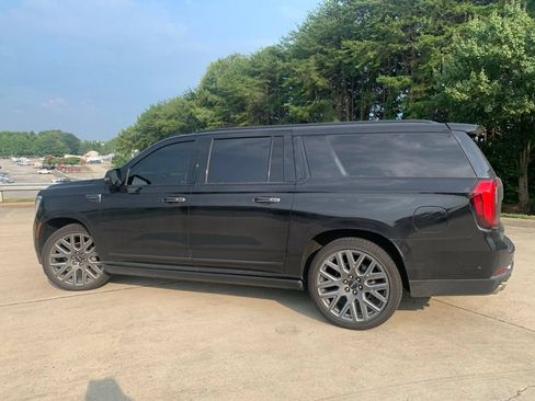 Used 2025 GMC Yukon XL Denali Ultimate AWD/4WD image 16