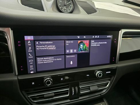 Certified 2024 Porsche Macan image 15