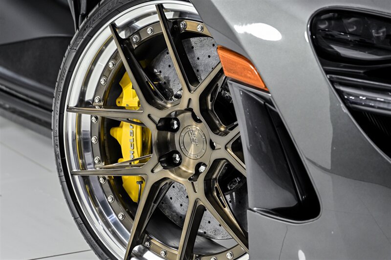 Used 2022 McLaren 720S Spider RWD image 4