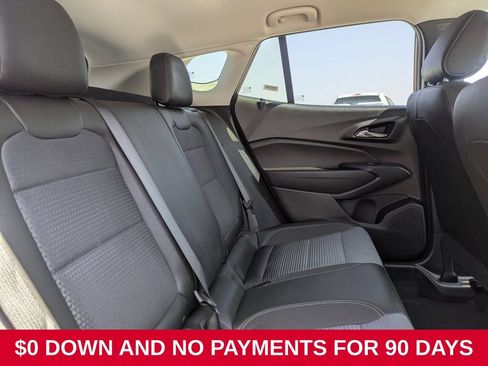 Used 2025 Chevrolet Trax LT w/ LT Convenience Package FWD image 13