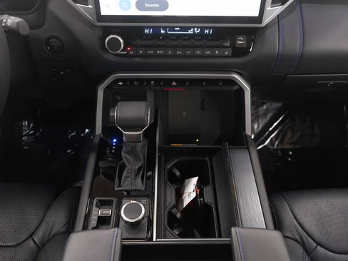 Used 2025 Toyota Sequoia Platinum image 16