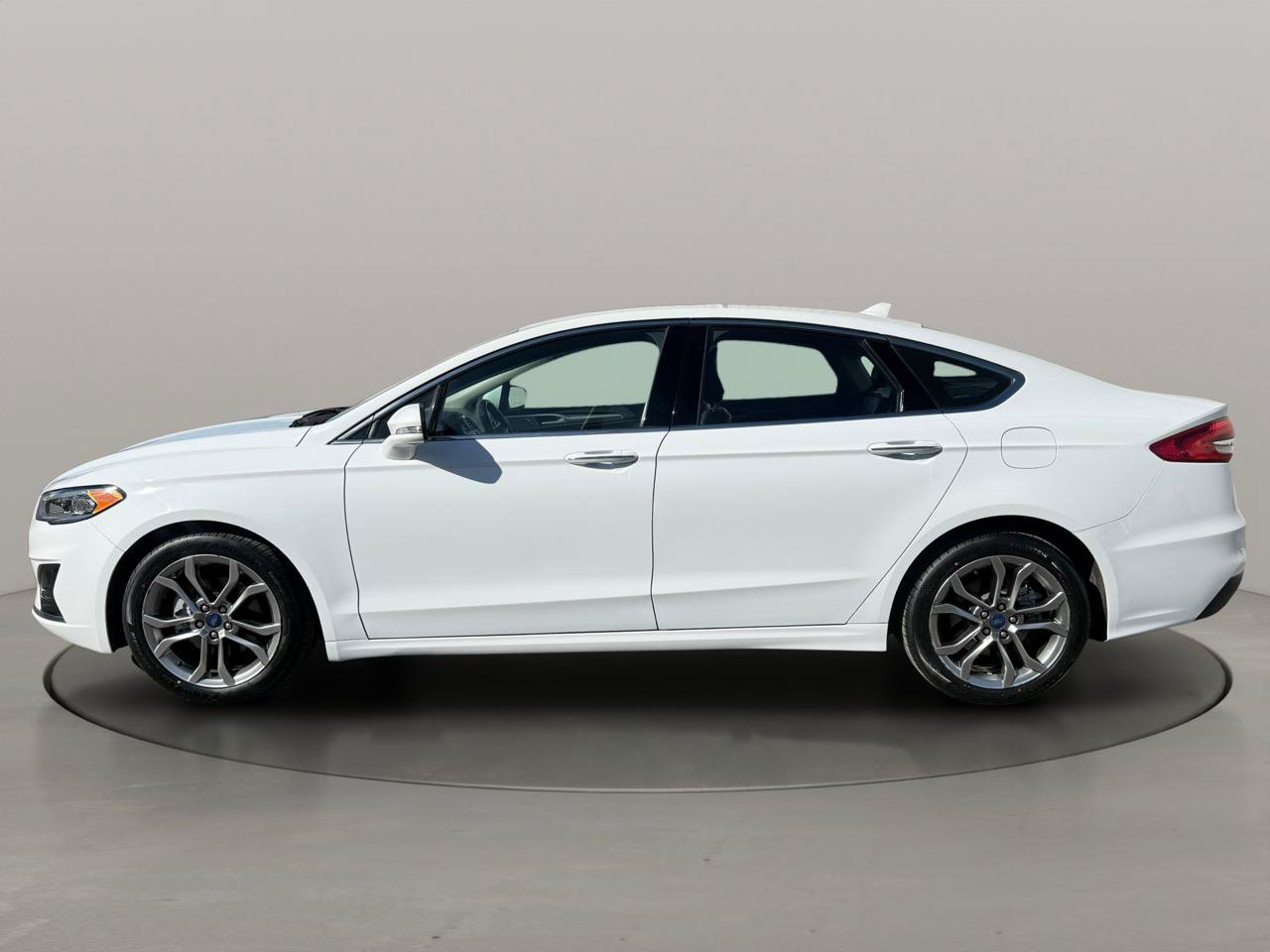 Used 2019 Ford Fusion SEL FWD image 3