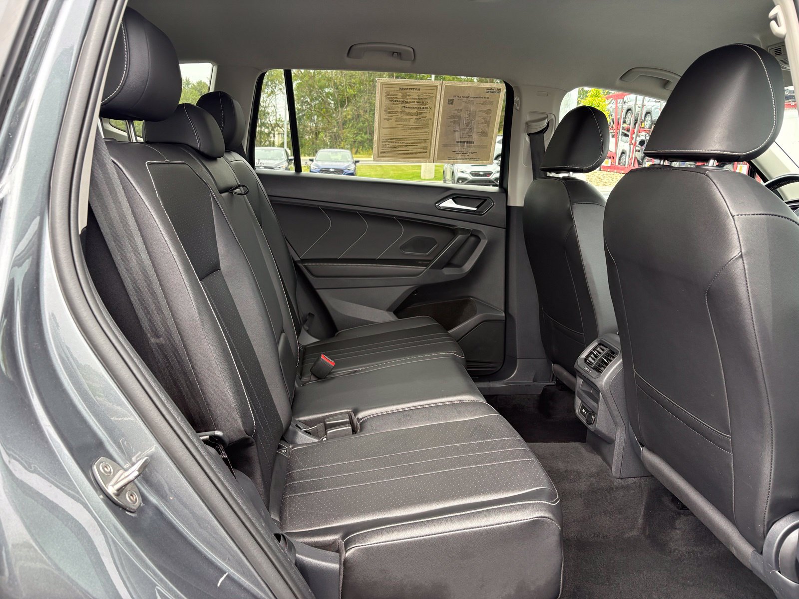 Used 2024 Volkswagen Tiguan SE AWD/4WD image 30