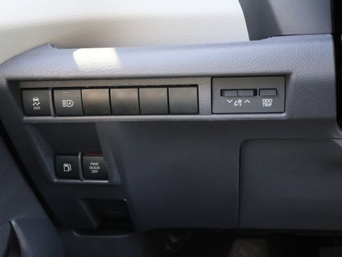 Used 2024 Toyota Sienna XLE image 35