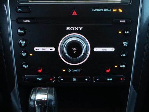 Used 2019 Ford Explorer Sport image 11