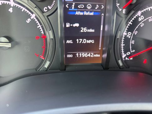 Used 2021 Toyota 4Runner SR5 Premium w/ Moonroof Package AWD/4WD image 17