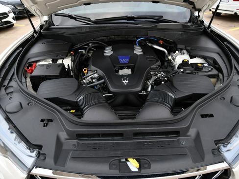 Used 2023 Maserati Levante Modena image 25