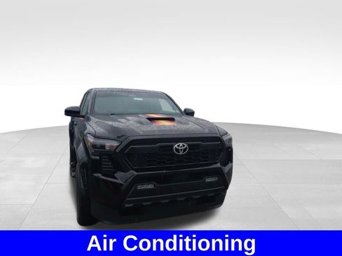 Used 2025 Toyota Tacoma TRD Sport w/ TRD Sport Upgrade Package AWD/4WD image 6