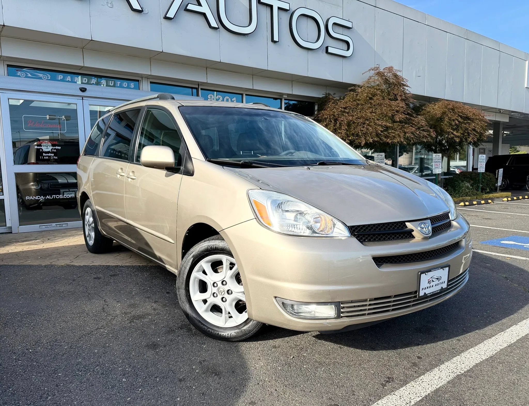 Used 2004 Toyota Sienna XLE w/ XLE Pkg 12 FWD image 1