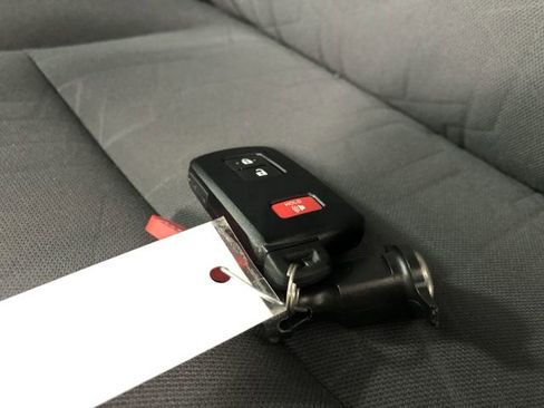 Used 2019 Toyota Tacoma TRD Sport image 29