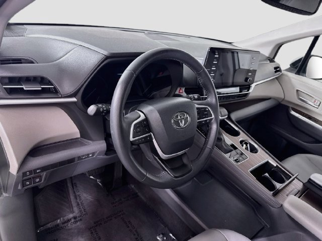 Certified 2024 Toyota Sienna XLE FWD image 10