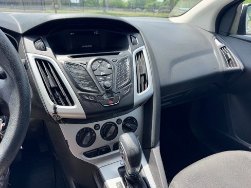Used 2014 Ford Focus SE FWD image 15