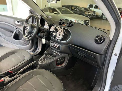 Used 2016 smart fortwo Coupe RWD image 33