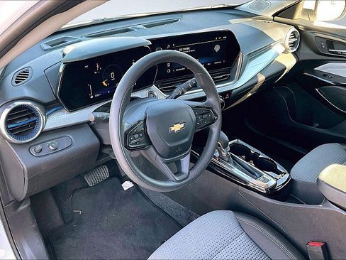 Used 2024 Chevrolet Trax LT image 14