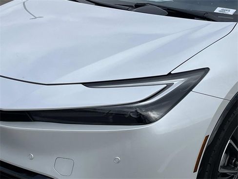 Used 2025 Toyota Prius XLE image 9