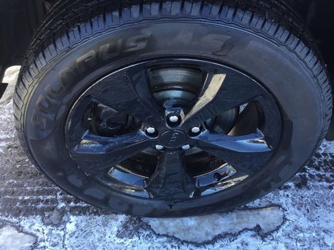 Used 2019 Jeep Cherokee Limited image 6