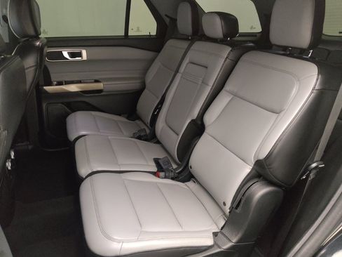 Used 2021 Ford Explorer XLT w/ Equipment Group 202A RWD image 18