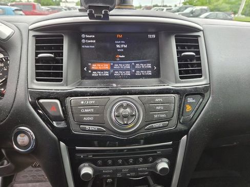 Used 2018 Nissan Pathfinder SV AWD/4WD image 7