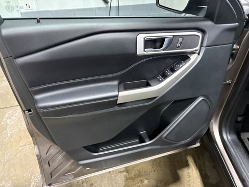 Used 2021 Ford Explorer XLT w/ Equipment Group 202A image 21