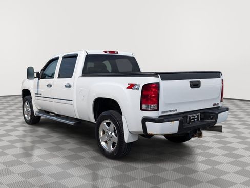 Used 2013 GMC Sierra 2500 Denali w/ Suspension Package, Off-Road AWD/4WD image 3