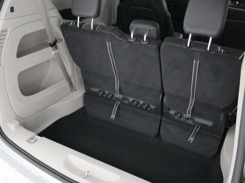 Used 2024 Chrysler Pacifica Limited image 13