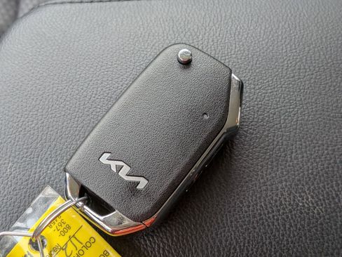 Used 2023 Kia Soul LX w/ LX Technology Package FWD image 24