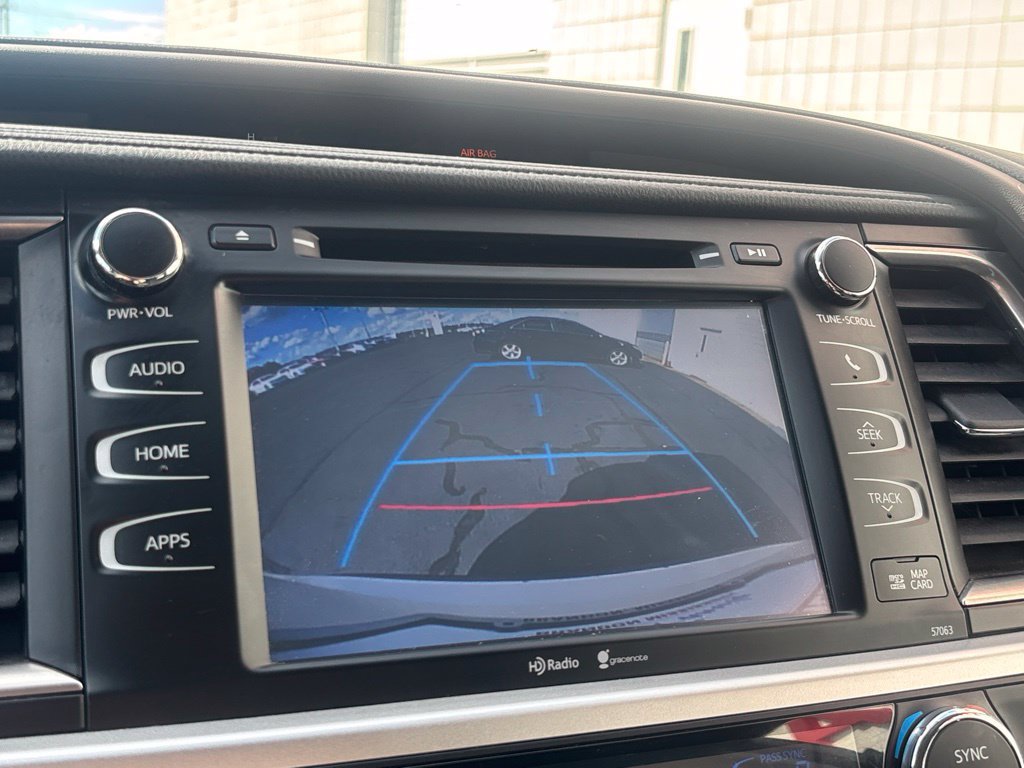 Used 2014 Toyota Highlander XLE FWD image 11