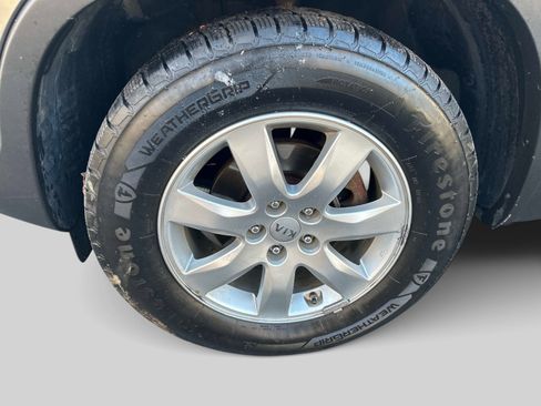 Used 2013 Kia Sorento LX w/ Convenience Pkg image 9