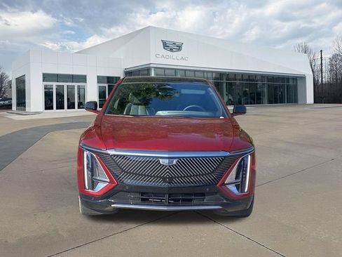 Certified 2024 Cadillac Lyriq Tech w/ Driver Assist Package AWD/4WD image 11