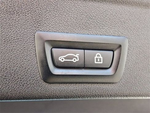 Used 2023 BMW X6 xDrive40i w/ M Sport Package image 30