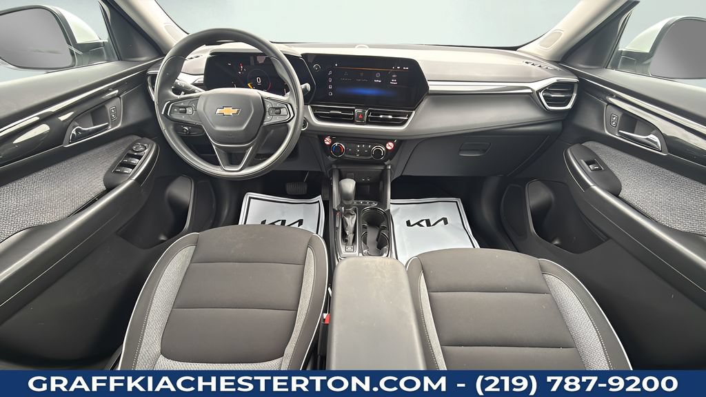 Used 2025 Chevrolet TrailBlazer LT AWD/4WD image 40