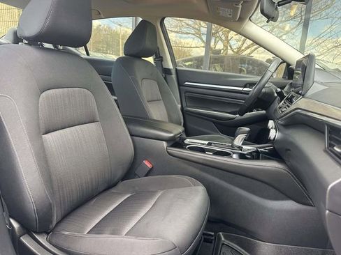 Used 2023 Nissan Altima 2.5 SV w/ SV Premium Package image 10
