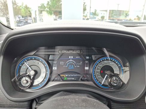 Used 2022 RAM 1500 Limited AWD/4WD image 3