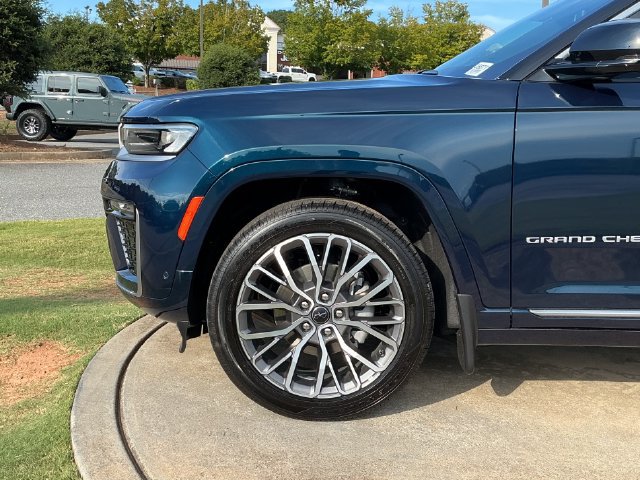 New 2027 Jeep Grand Cherokee Summit w/ MOPAR Finishing Package AWD/4WD image 12
