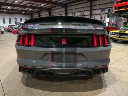 Used 2018 Ford Mustang Shelby GT350R w/ GT350R Equipment Group 920A RWD image 7