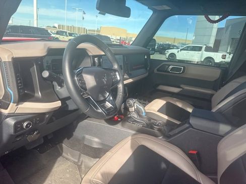 Used 2023 Ford Bronco Wildtrak image 9