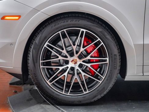 Used 2025 Porsche Cayenne GTS image 13