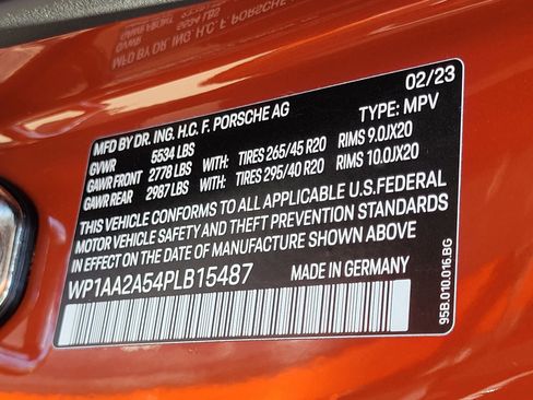 Certified 2023 Porsche Macan AWD/4WD image 37