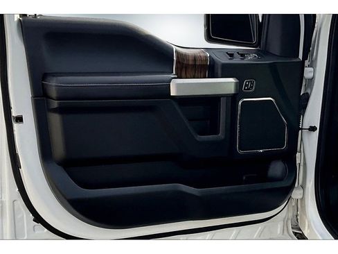 Used 2020 Ford F150 Lariat w/ Trailer Tow Package image 19