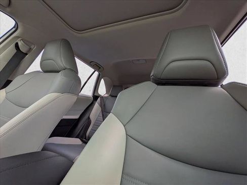 Used 2022 Toyota RAV4 XLE Premium AWD/4WD image 16