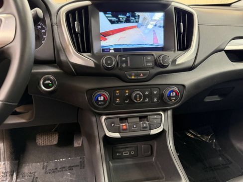 Used 2024 GMC Terrain SLT AWD/4WD image 17