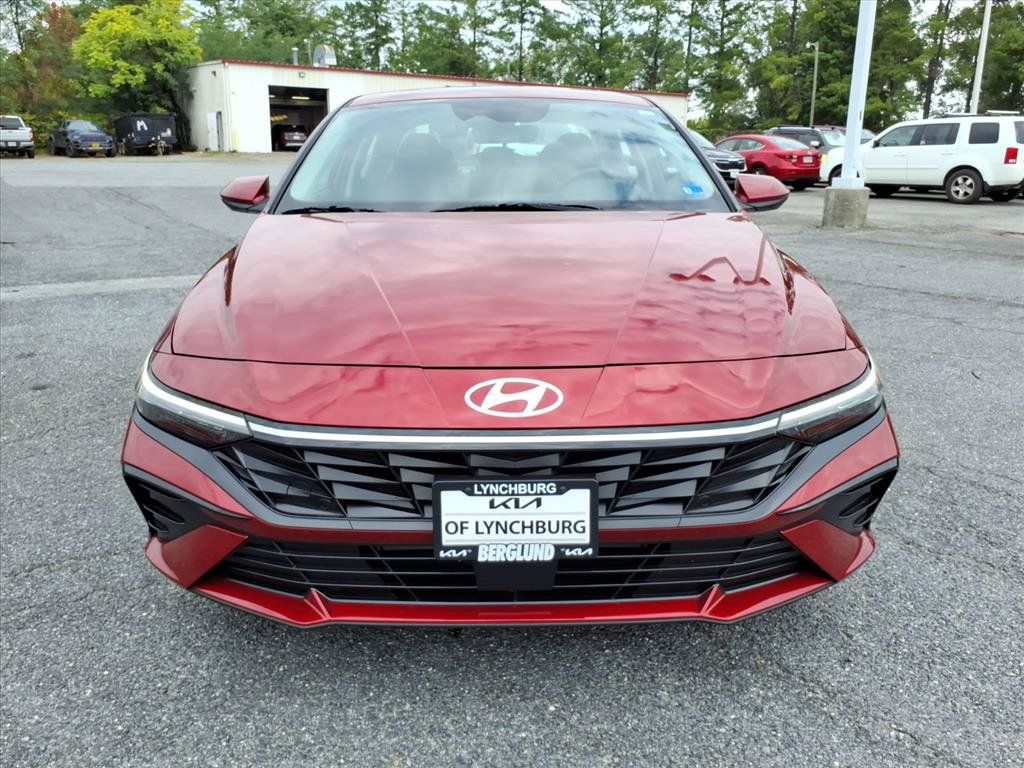 Used 2025 Hyundai Elantra SEL FWD image 9