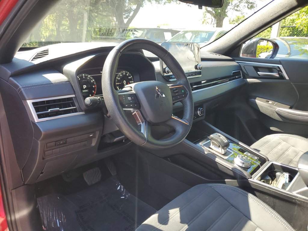 Used 2023 Mitsubishi Outlander SE Black Edition FWD image 21