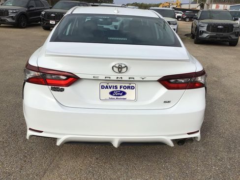 Used 2021 Toyota Camry SE image 8