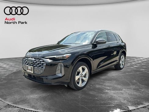Used 2025 Audi Q5 Premium AWD/4WD image 3