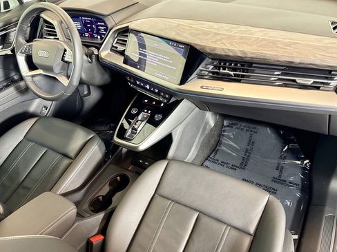 Used 2025 Audi Q4 e-tron Premium Plus image 27