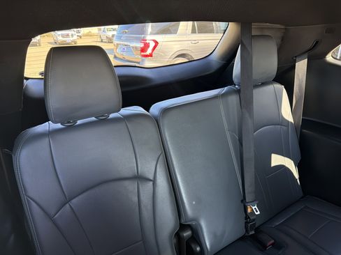 Used 2022 Buick Enclave Premium image 9