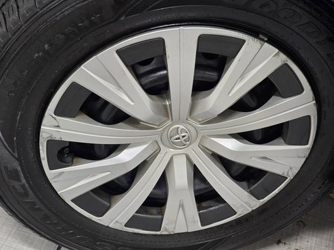 Used 2022 Toyota Camry LE image 7